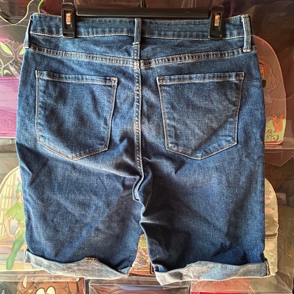 Old Navy Medium Wash Jean Shorts High Rise Bermuda Size 12 Women - Picture 8 of 9